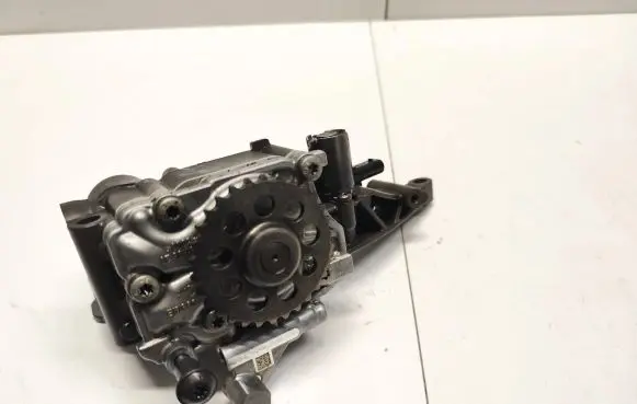 Mercedes-Benz C AMG W205 Oil pump R2781810601 70922D ENAC46000