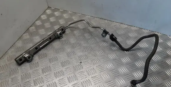 Toyota Prius+ (ZVW40) Fuel main line pipe