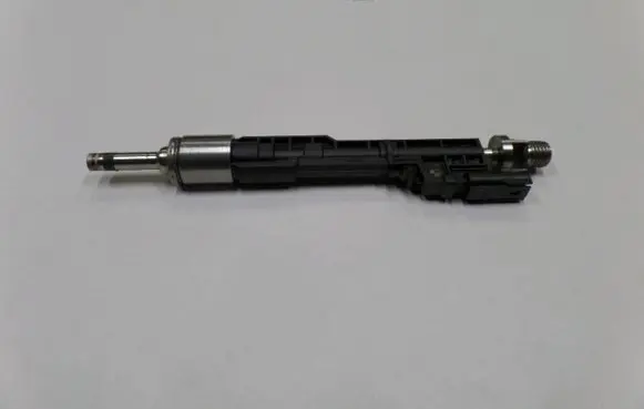BMW 7 F01 F02 F03 F04 Fuel injector