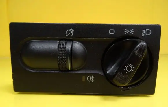 Volkswagen Golf III Light switch 1H6941531AH