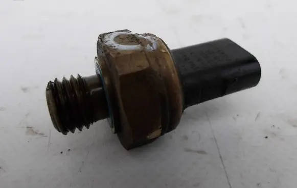 BMW 1 F20 F21 Oil pressure sensor 7592532