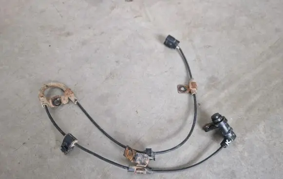 Mitsubishi L200 ABS rear brake sensor 4670A597