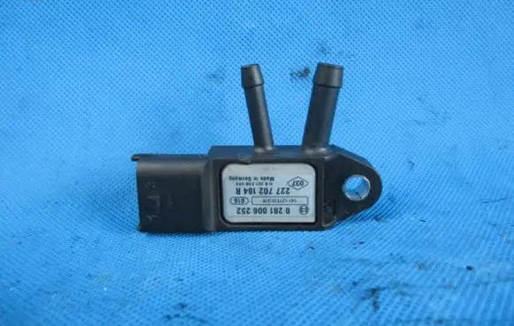 Renault Clio IV Exhaust gas pressure sensor 227702184R 0281006252 141127T0137F