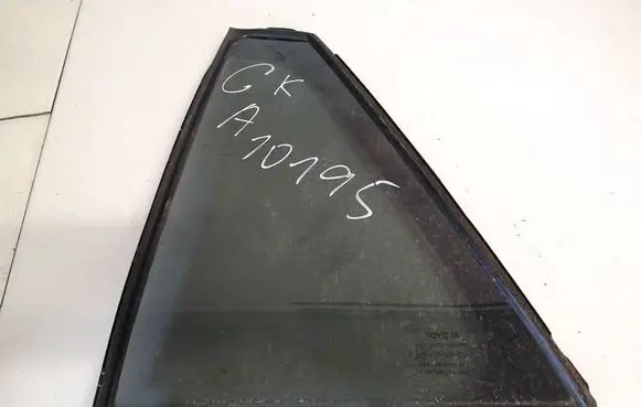 Toyota Avensis T270 Rear vent window glass as3 68189-05070