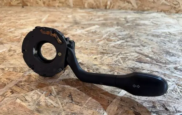 Volkswagen Polo III 6N 6N2 6NF Indicator stalk