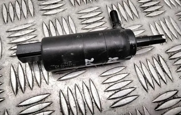 BMW X6 E71 Headlight washer pump 7217792