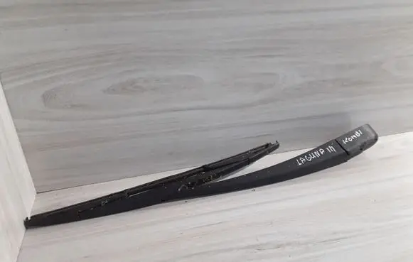 Renault Laguna III Rear wiper blade arm