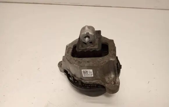 BMW 5 G30 G31 Engine mount bracket 6878247 300318