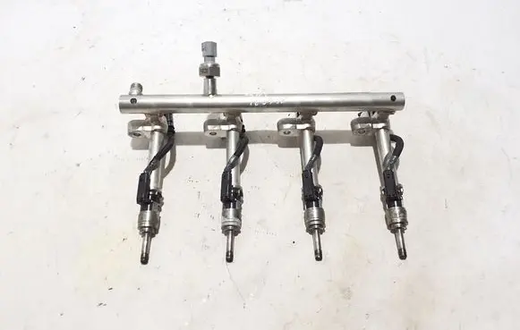 Volvo XC60 Fuel main line pipe 31478555