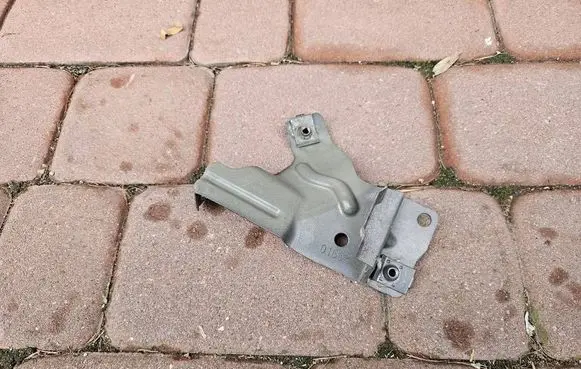 Opel Zafira C Fender mounting bracket 0166