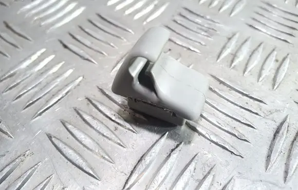 Mitsubishi Lancer VIII Sun visor clip/hook/bracket 