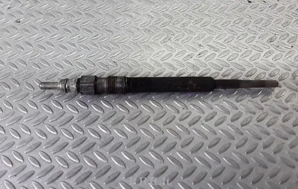Volkswagen PASSAT B5 Glow plug 