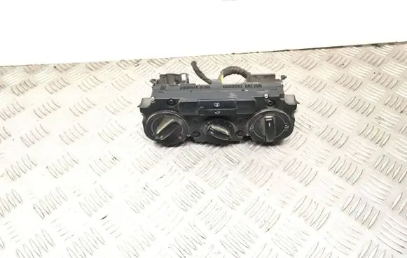 Volkswagen Caddy Climate control unit 74731000 743138