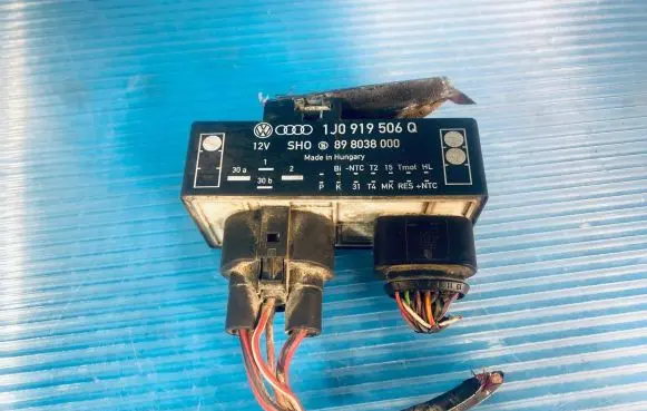 Volkswagen Golf IV Coolant fan relay 1J0919506Q 898038000