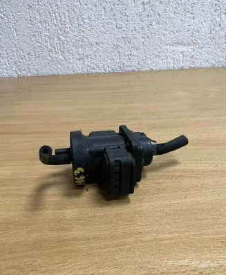 Mercedes-Benz C W203 Engine mount vacuum valve A0005450427 D7163