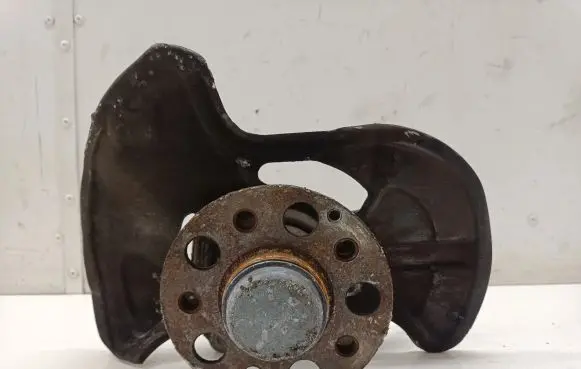 Mercedes-Benz E A207 Front wheel hub