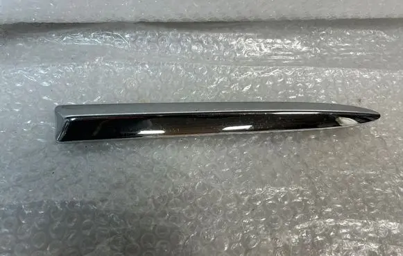Front bumper splitter molding