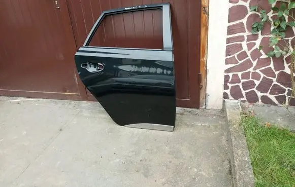 Toyota Auris E180 Rear door