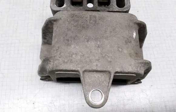 Volkswagen Golf IV Engine mount bracket 1J0199555