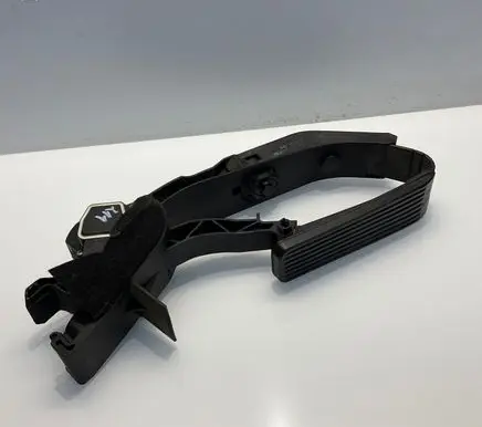 Mercedes-Benz E W211 Accelerator throttle pedal A2113000404 2113000404