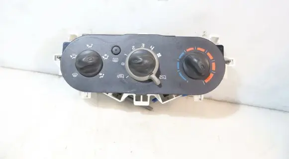 Renault Twingo II Interior fan control switch 