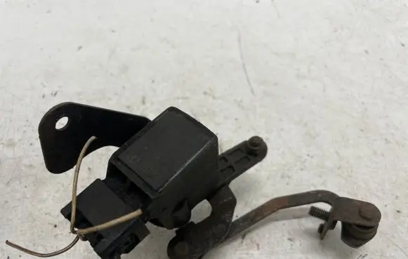 Mercedes-Benz E W211 Headlight/headlamp level sensor A0105427717