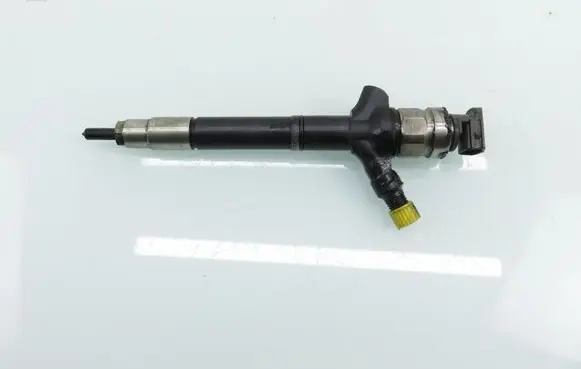Toyota RAV 4 (XA30) Fuel injector 236700R020