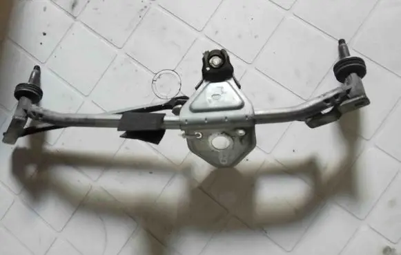 Front wiper linkage and motor