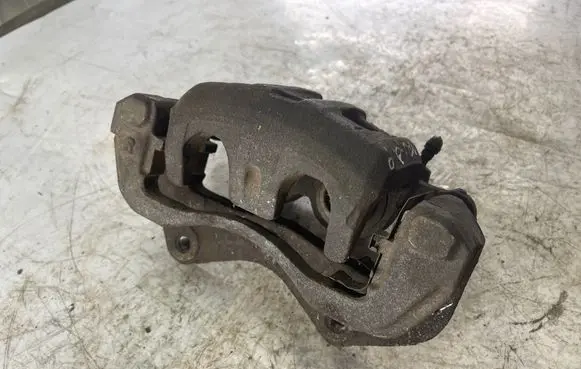 Mitsubishi Pajero Sport I Front brake caliper