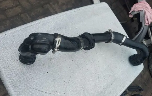 Jaguar E-Pace Intercooler hose/pipe M8D26C715AA002