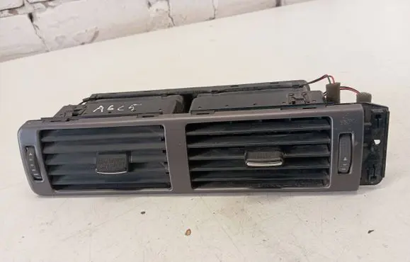 Audi A6 S6 C5 4B Dash center air vent grill 4B1820951