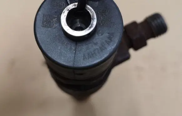 Opel Zafira B Fuel injector 0445110276