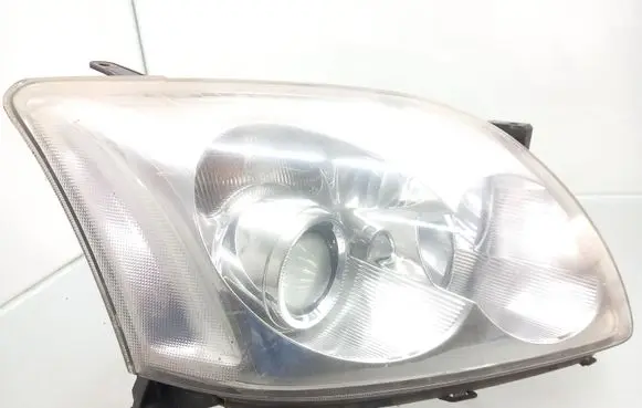 Toyota Avensis T250 Headlight/headlamp KOITO0543