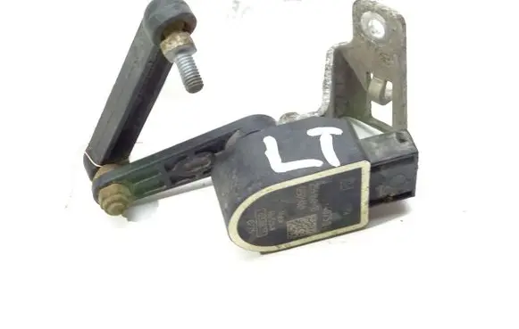 Headlight/headlamp level sensor