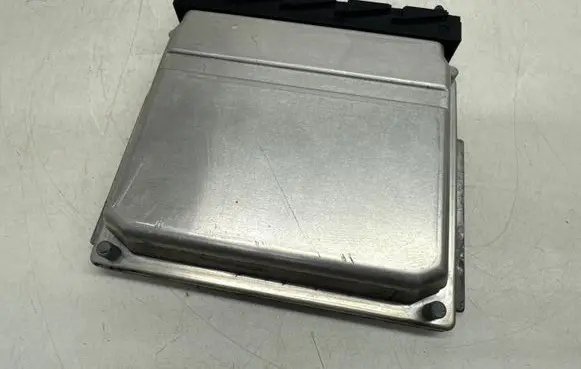 Volvo V70 Engine control unit/module 08677708A