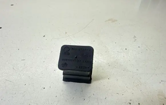 Volkswagen Multivan T5 Radiator mount bracket 7H0121276A 033913127