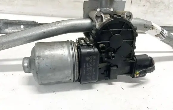 Volkswagen Polo IV 9N3 Wiper motor 6q1955199a 0390241524