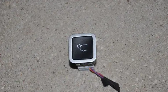 Chrysler Pacifica Tailgate opening switch 68443107AA