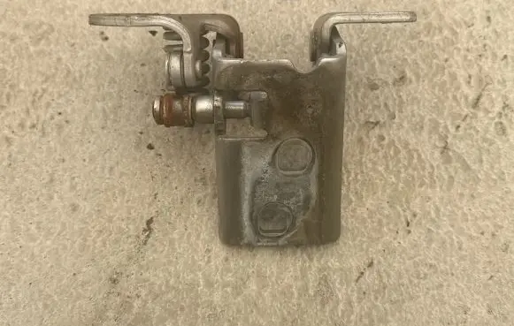 Chrysler Grand Voyager V Front door upper hinge