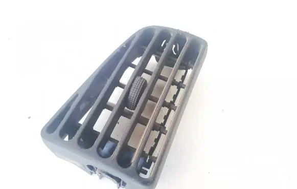 Volkswagen PASSAT B4 Dash center air vent grill 3a1819756