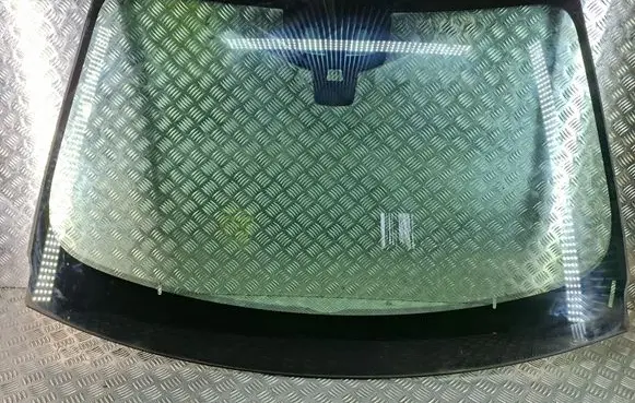 Jaguar XE Front windscreen/windshield window 
