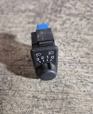 Nissan Primera Headlight level height control switch 37044A D51503