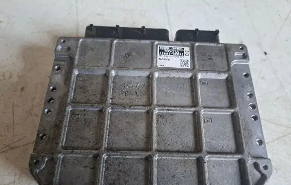 Toyota Auris 150 Engine control unit/module 8966102D91 MB1758009591