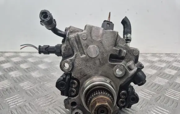 Mercedes-Benz E W212 Fuel injection high pressure pump A6510702001