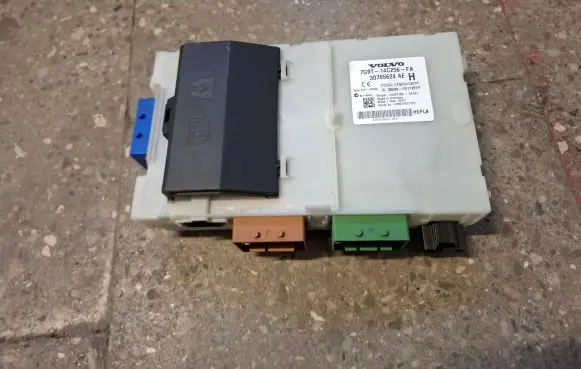 Volvo XC70 Fuse module 30765624 7G9T14C256FA