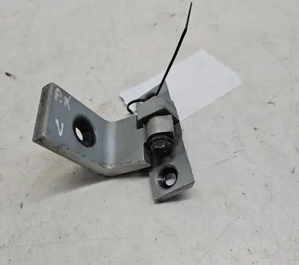 BMW 5 E60 E61 Front door upper hinge 7068073