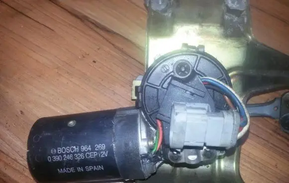 Renault 19 Wiper motor 0390246326