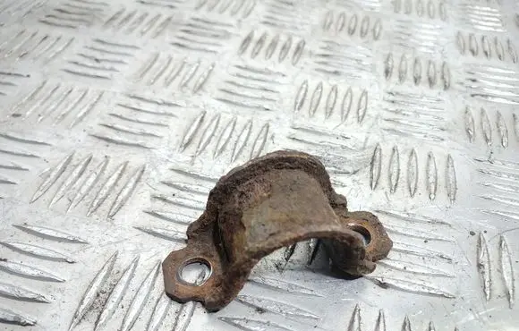 Toyota RAV 4 (XA20) Sway bar bush bracket, rear 