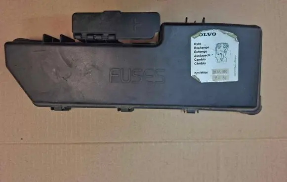 Volvo S80 Fuse box cover 9494211