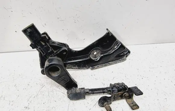 Headlight/headlamp level sensor